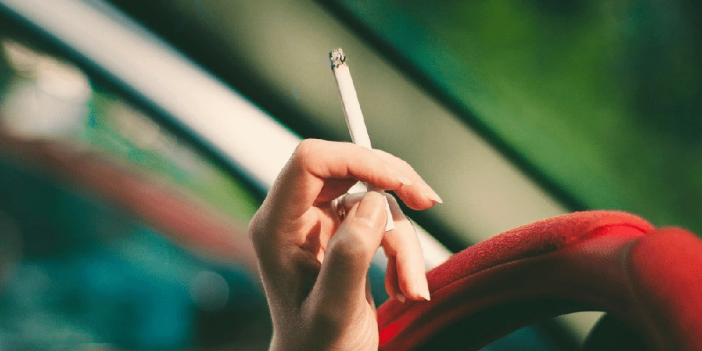 A Nevada congressman is criticised by an anti-smoking group for smoking in US casinos.
