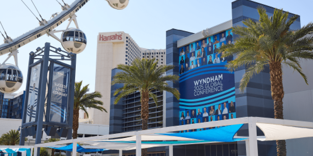 The CEO of Wyndham supports Caesar's Times Square bid.